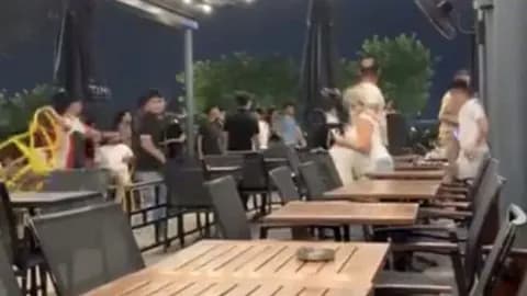 Adana Optimum AVM'de Sandalyeli Kavga: Güvenlik Zafiyeti Tartışma Yarattı