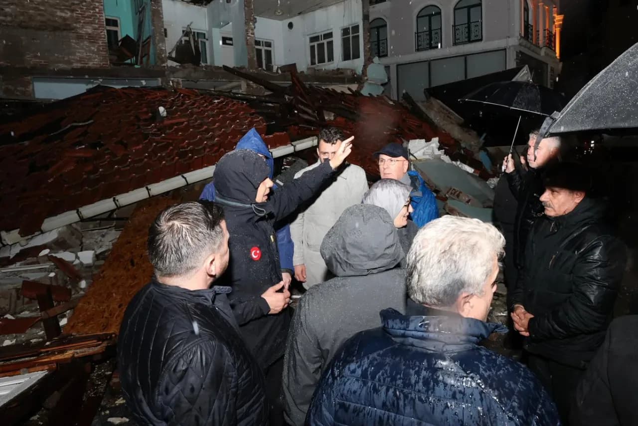Turkish Interior Minister Visits Balikesir Earthquake Zone After 6.1 Magnitude Quake