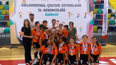 Ayvalık'ın Küçük Okulundan Dev Başarı: İl Şampiyonluğu Geldi