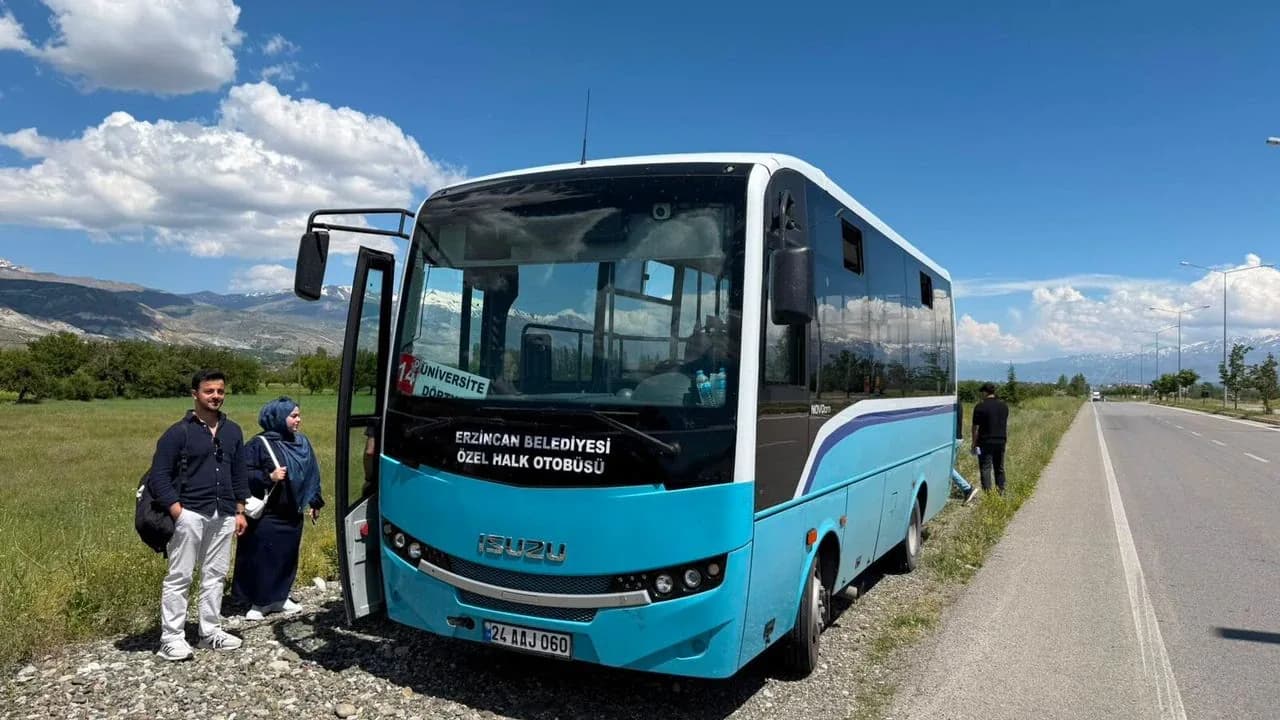 EBYÜ'de Ulaşım Krizi: Arızalanan Otobüs Öğrencileri Sınav Kapısında Bıraktı
