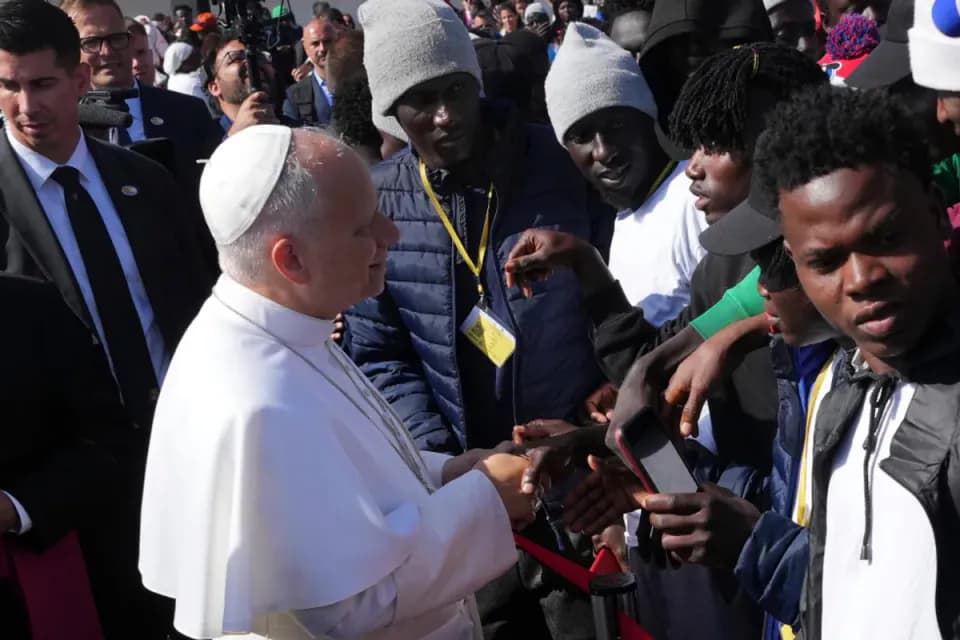 Papa Leo XIV'den İnsan Kaçakçılarına Sert Uyarı: 'Tanrı'nın Gazabı ile Karşılaşacaksınız' görseli