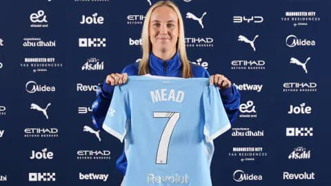 WSL'de Yılın Transferi: Rekorlar Şampiyonu Beth Mead Manchester City'de!