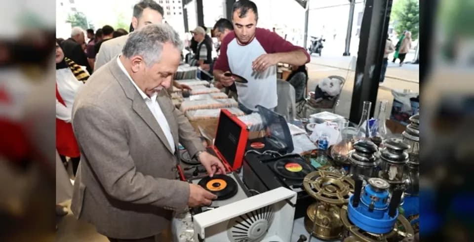 Talas'ta Geçmişe Yolculuk: Antika Pazarı Yarın Kapılarını Açıyor görseli