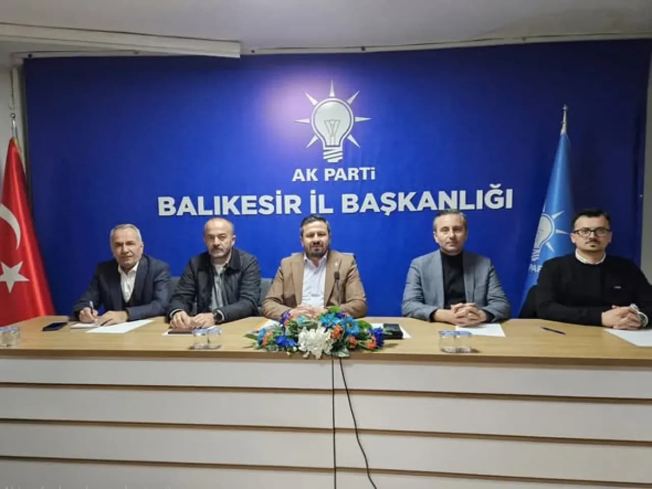 AK Parti Balıkesir'de Teşkilat Çalışmalarını Değerlendirdi AK Parti Balıkesir'de Teşkilat Çalışmalarını Değerlendirdi