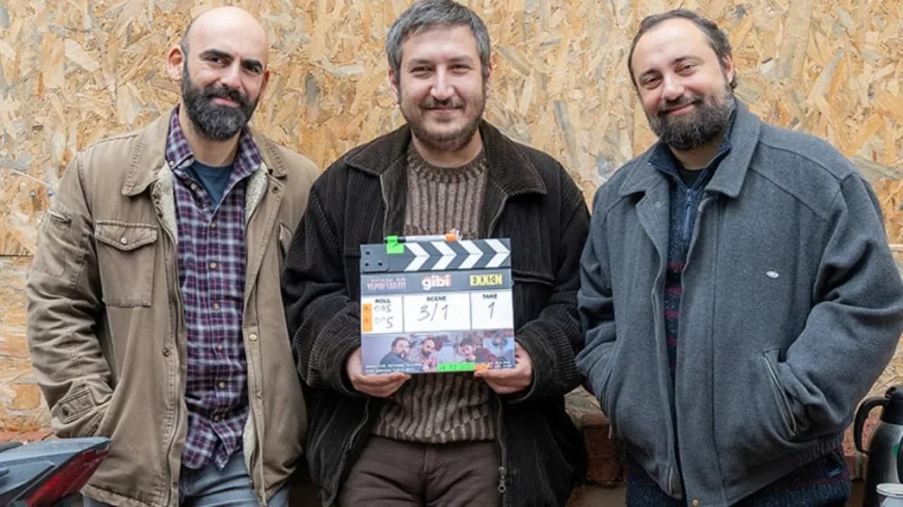 Feyyaz Yiğit, "Gibi" Dizisinin Sonlanmasını Açıkladı: "Seyirciye ve Mesleğe Saygı" Feyyaz Yiğit, "Gibi" Dizisinin Sonlanmasını Açıkladı: "Seyirciye ve Mesleğe Saygı"