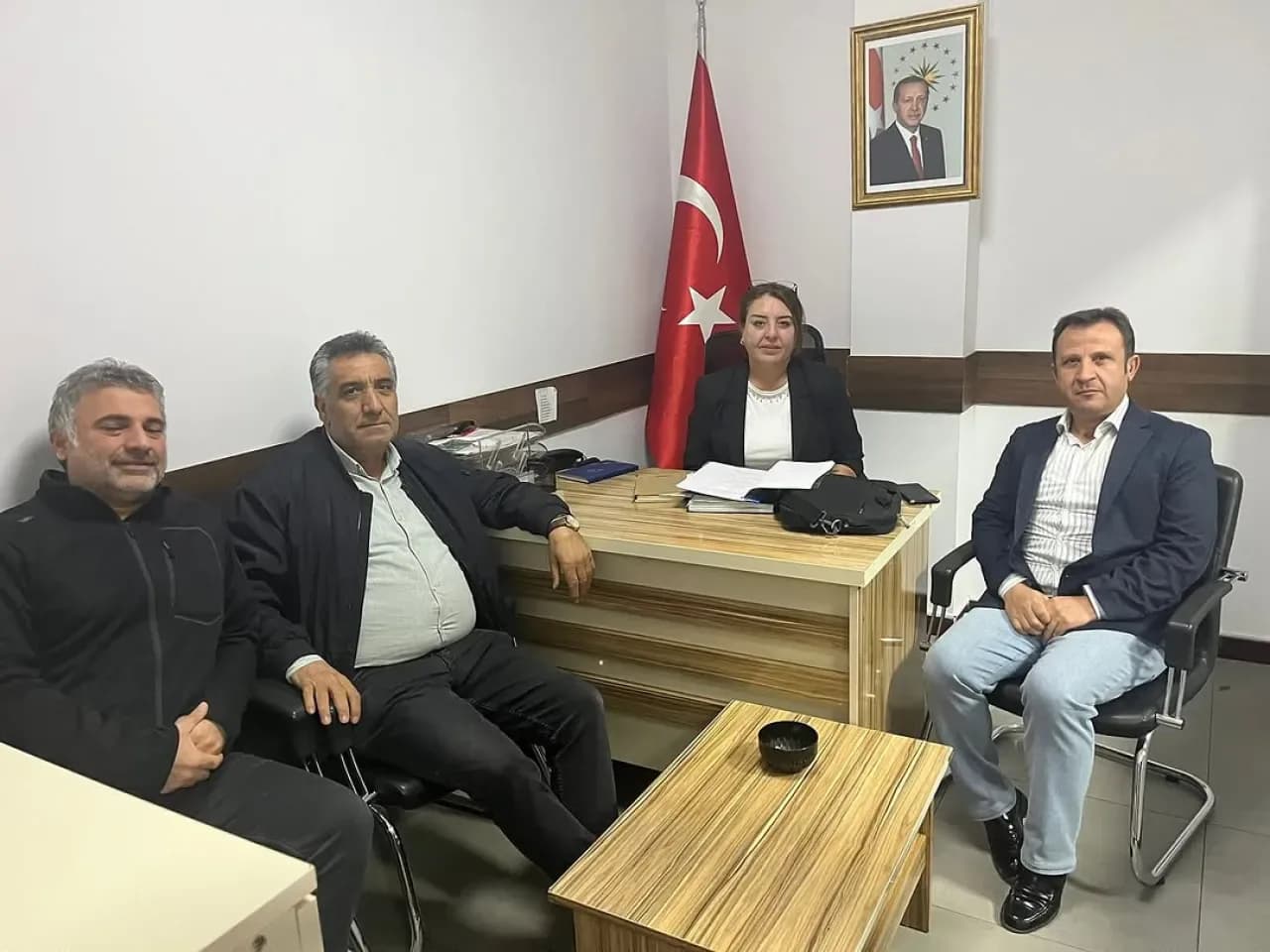 Yenimahalle AK Parti'de AR-GE ve Eğitim Birimi Toplantısı Gerçekleşti Yenimahalle AK Parti'de AR-GE ve Eğitim Birimi Toplantısı Gerçekleşti