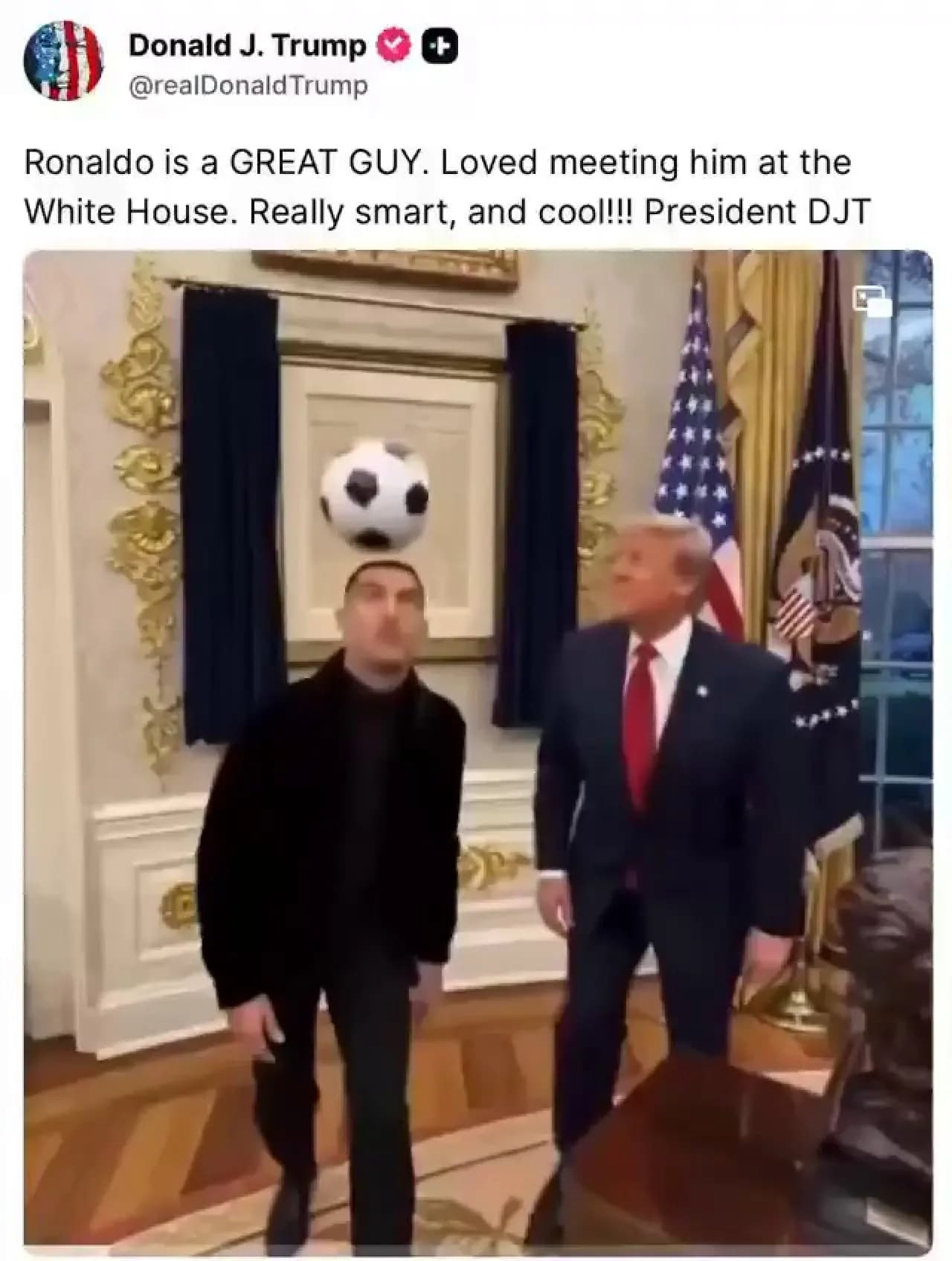Trump ve Ronaldo'nun Yapay Zekâ ile Futbol Videosu Beyaz Saray'da Paylaşıldı Trump ve Ronaldo'nun Yapay Zekâ ile Futbol Videosu Beyaz Saray'da Paylaşıldı