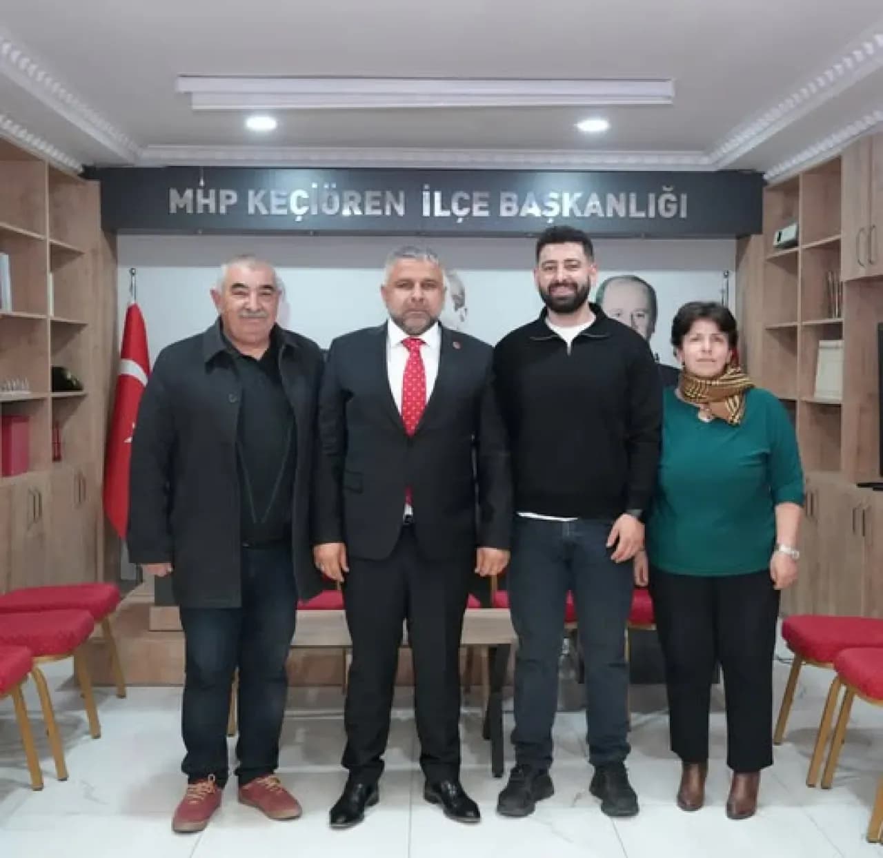 MHP Keçiören'de Yasin Özel ve Ailesinden İlçe Başkanı Kenan Yağmur'a Ziyaret MHP Keçiören'de Yasin Özel ve Ailesinden İlçe Başkanı Kenan Yağmur'a Ziyaret