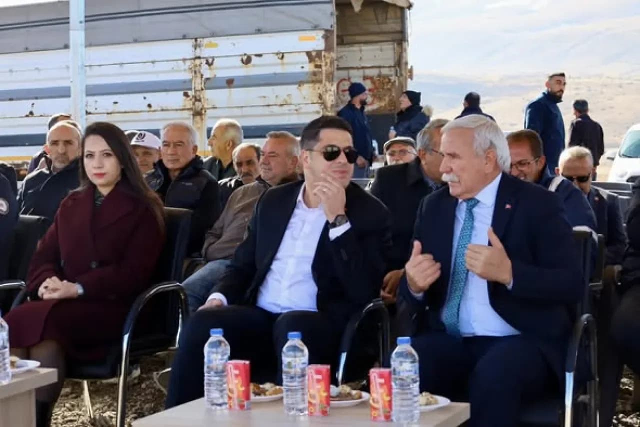 Pınarbaşı Belediyesi Asfalt Plent Tesisi Temel Atma Töreniyle Yola Çıktı Pınarbaşı Belediyesi Asfalt Plent Tesisi Temel Atma Töreniyle Yola Çıktı