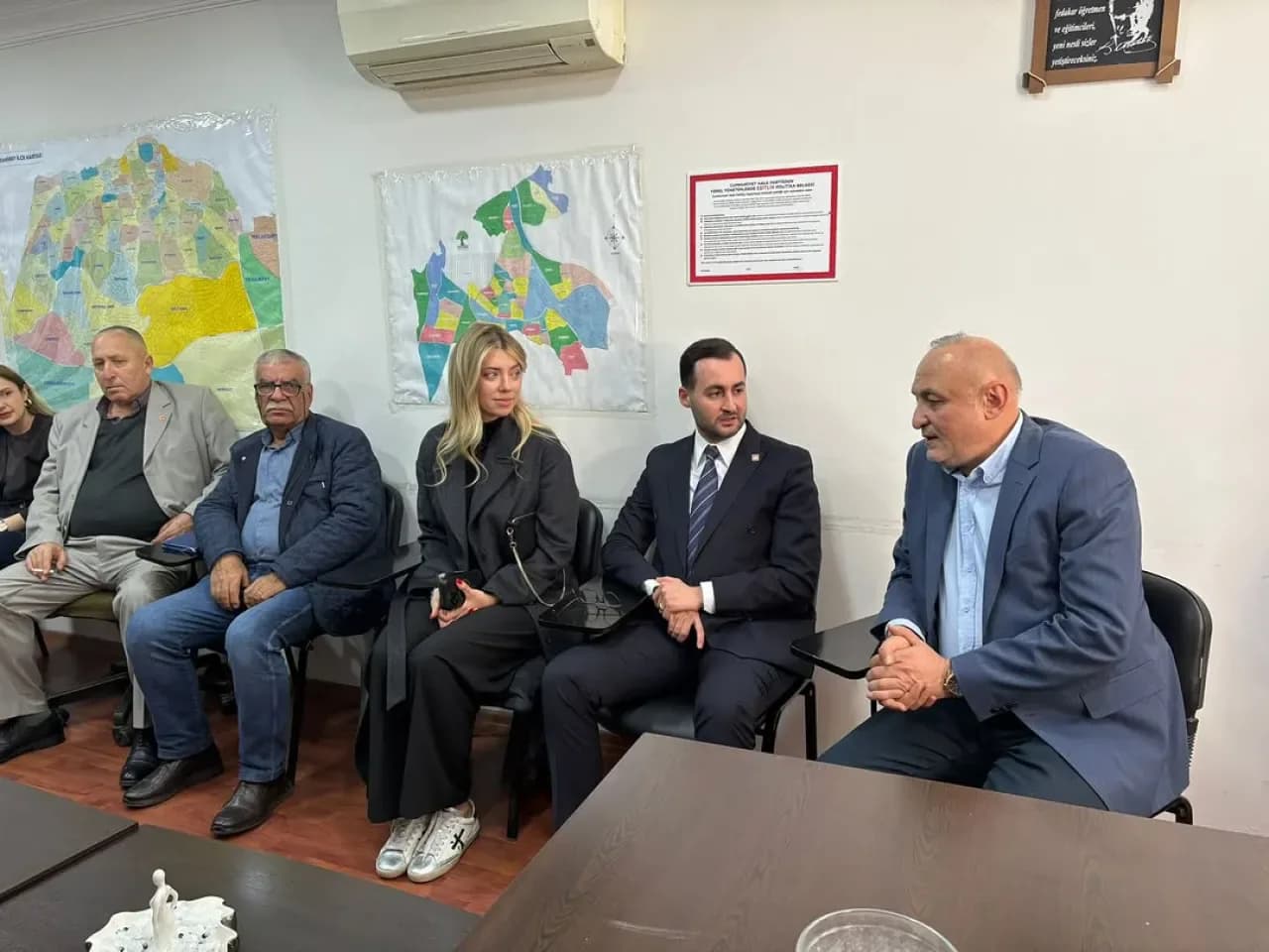 CHP Gaziantep'te Gençlik Kolları ile Önemli Değerlendirme Toplantısı Yapıldı CHP Gaziantep'te Gençlik Kolları ile Önemli Değerlendirme Toplantısı Yapıldı
