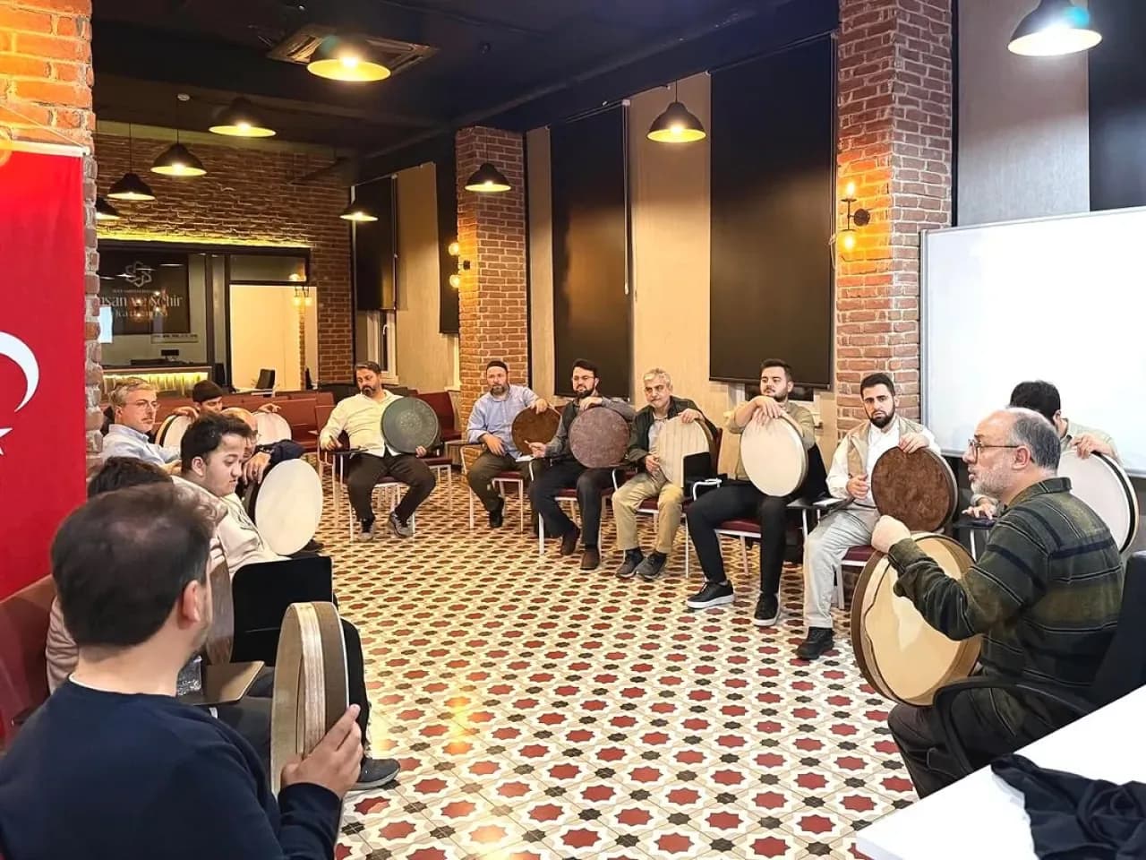 Sultanbeyli'de Vurmalı Çalgılar Atölyesi Coşkusu Sultanbeyli'de Vurmalı Çalgılar Atölyesi Coşkusu