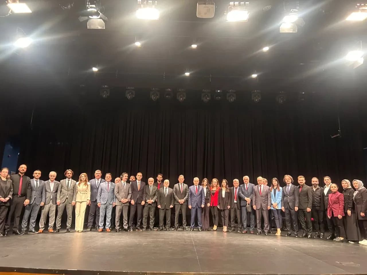 Esenler'de 24 Kasım Öğretmenler Günü Kutlaması Esenler'de 24 Kasım Öğretmenler Günü Kutlaması