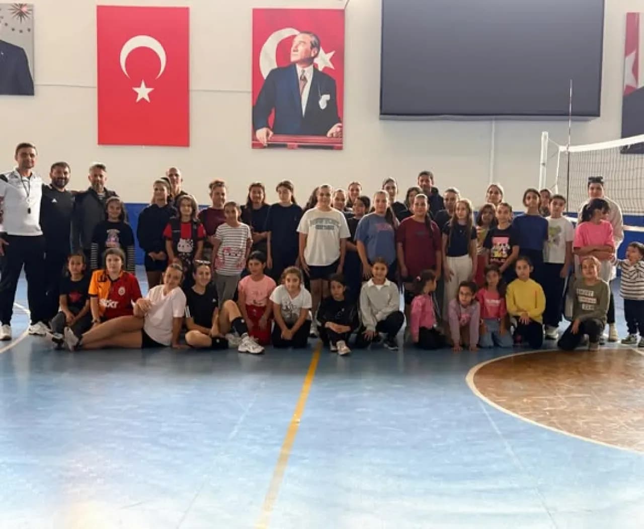 Gazipaşa Belediyesi'nde Altyapı Voleybol Kursları Başladı Gazipaşa Belediyesi'nde Altyapı Voleybol Kursları Başladı