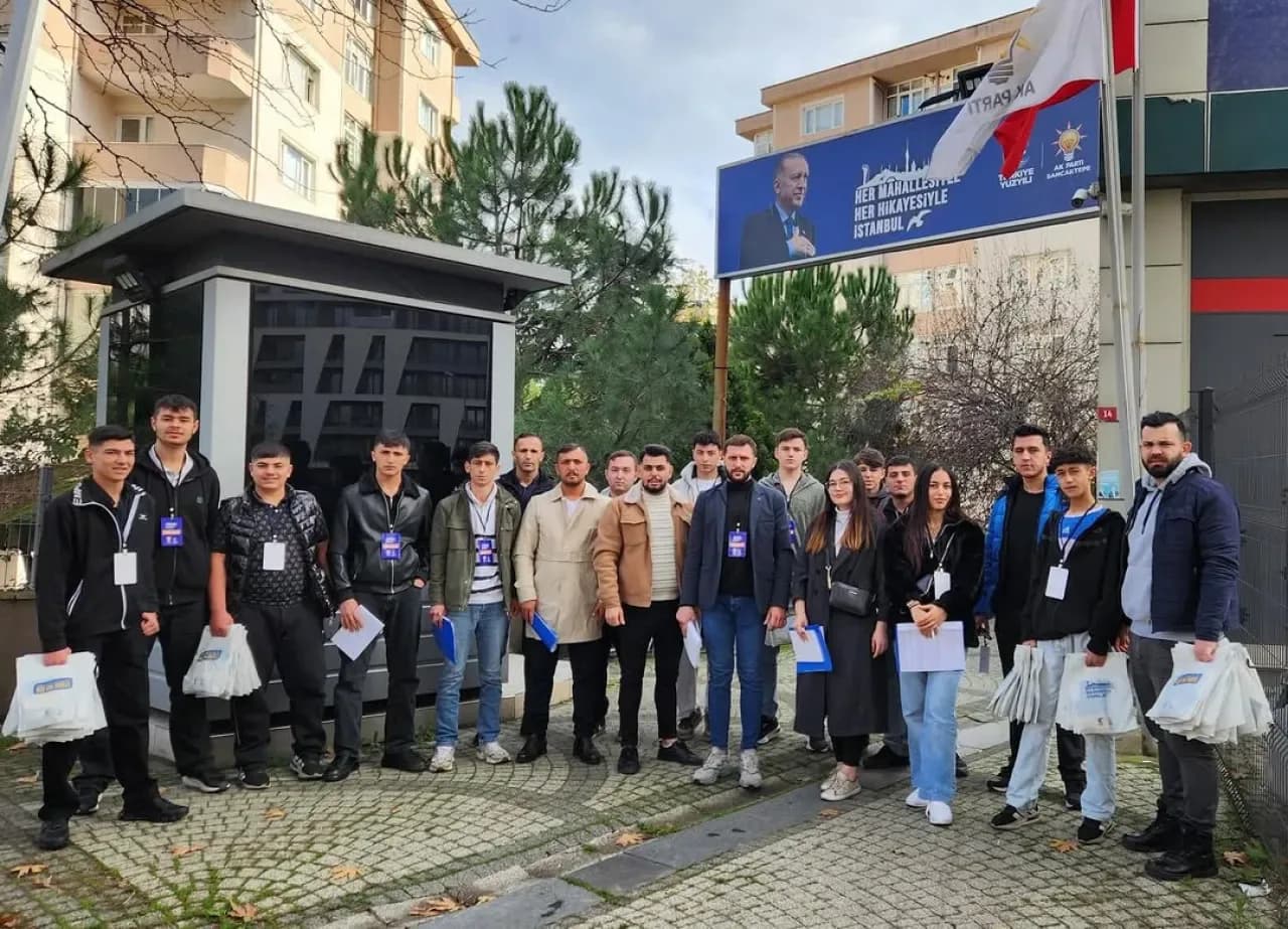 AK Parti Sancaktepe Gençlik Kolları Sahada Gönülleri Kazanıyor AK Parti Sancaktepe Gençlik Kolları Sahada Gönülleri Kazanıyor