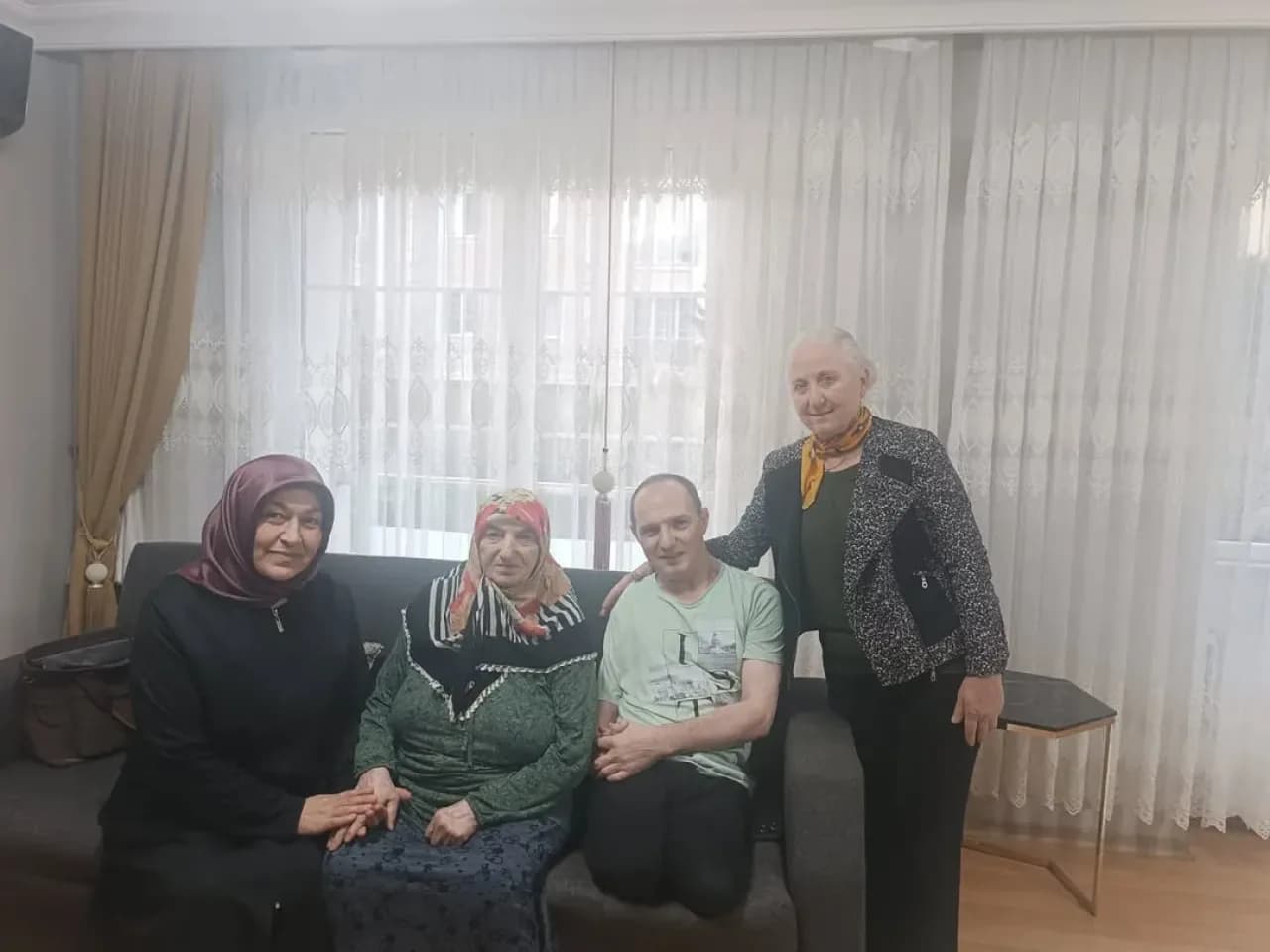AK Parti Şişli Kadın Kolları, Dünya Engelliler Günü'nde Anlamlı Ziyaretler Gerçekleştirdi AK Parti Şişli Kadın Kolları, Dünya Engelliler Günü'nde Anlamlı Ziyaretler Gerçekleştirdi