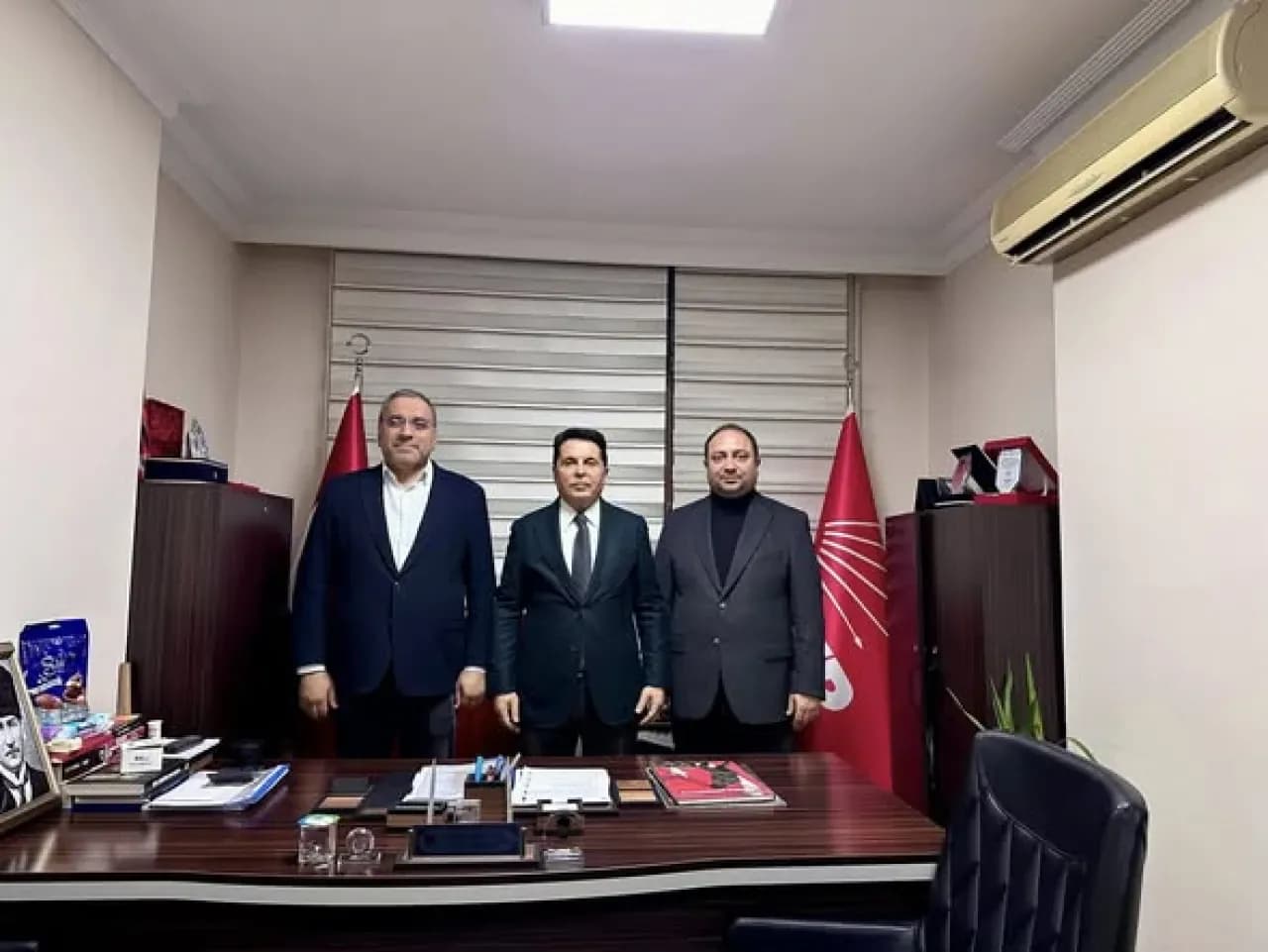 Esenyurt Belediye Başkanı Ahmet Özer, Avcılar CHP'yi Ziyaret Etti Esenyurt Belediye Başkanı Ahmet Özer, Avcılar CHP'yi Ziyaret Etti