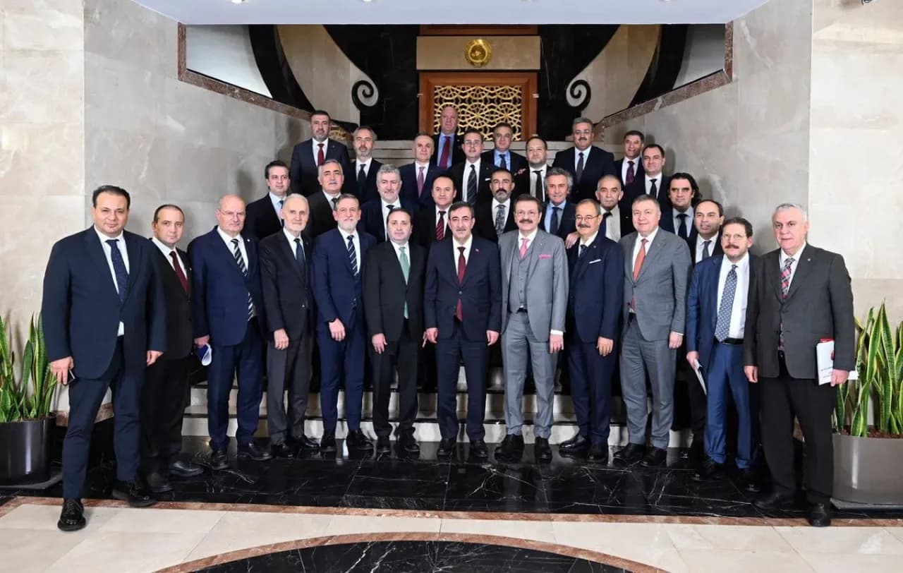 Adana Sanayi Odası Başkanı, Tekstil ve Konfeksiyon Sektör İstişare Toplantısı'na Katıldı Adana Sanayi Odası Başkanı, Tekstil ve Konfeksiyon Sektör İstişare Toplantısı'na Katıldı