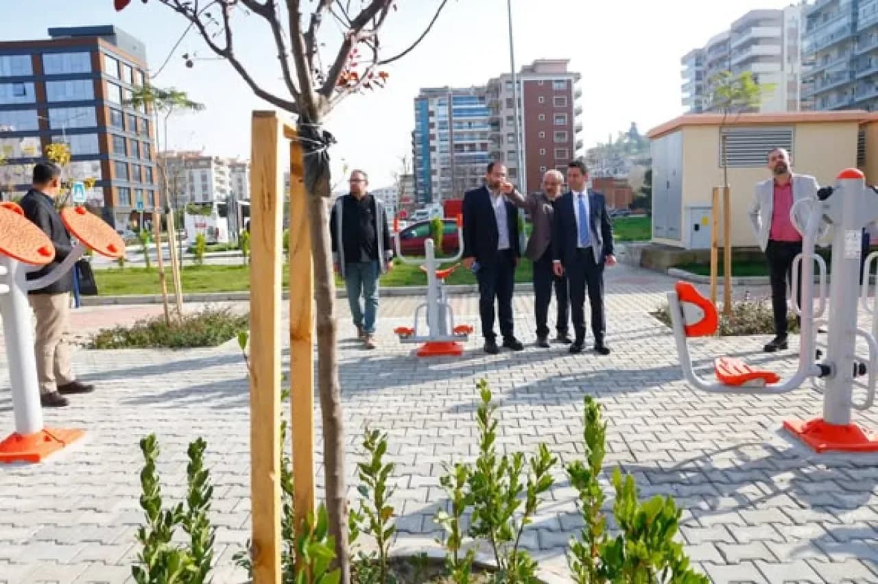 İzmir Bayraklı'da Yeni Park Alanı Çalışmaları Sürüyor İzmir Bayraklı'da Yeni Park Alanı Çalışmaları Sürüyor