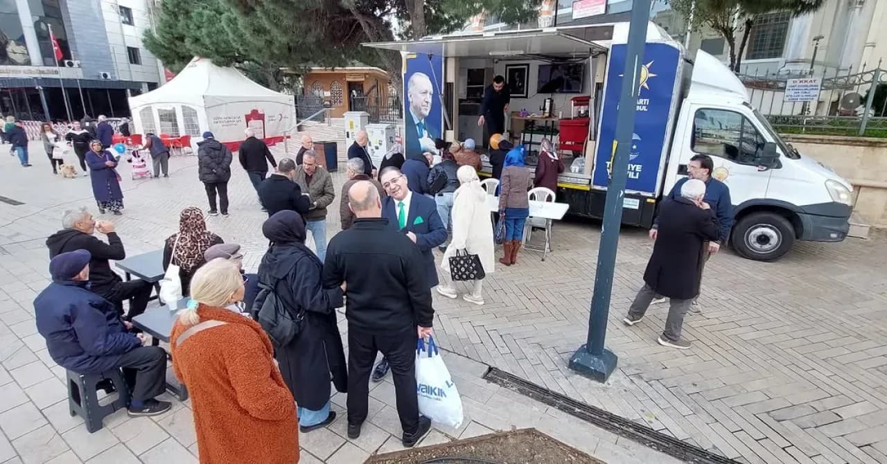 AK Parti Maltepe İlçe Teşkilatı Vatandaşlarla Üç Farklı Noktada Buluştu AK Parti Maltepe İlçe Teşkilatı Vatandaşlarla Üç Farklı Noktada Buluştu