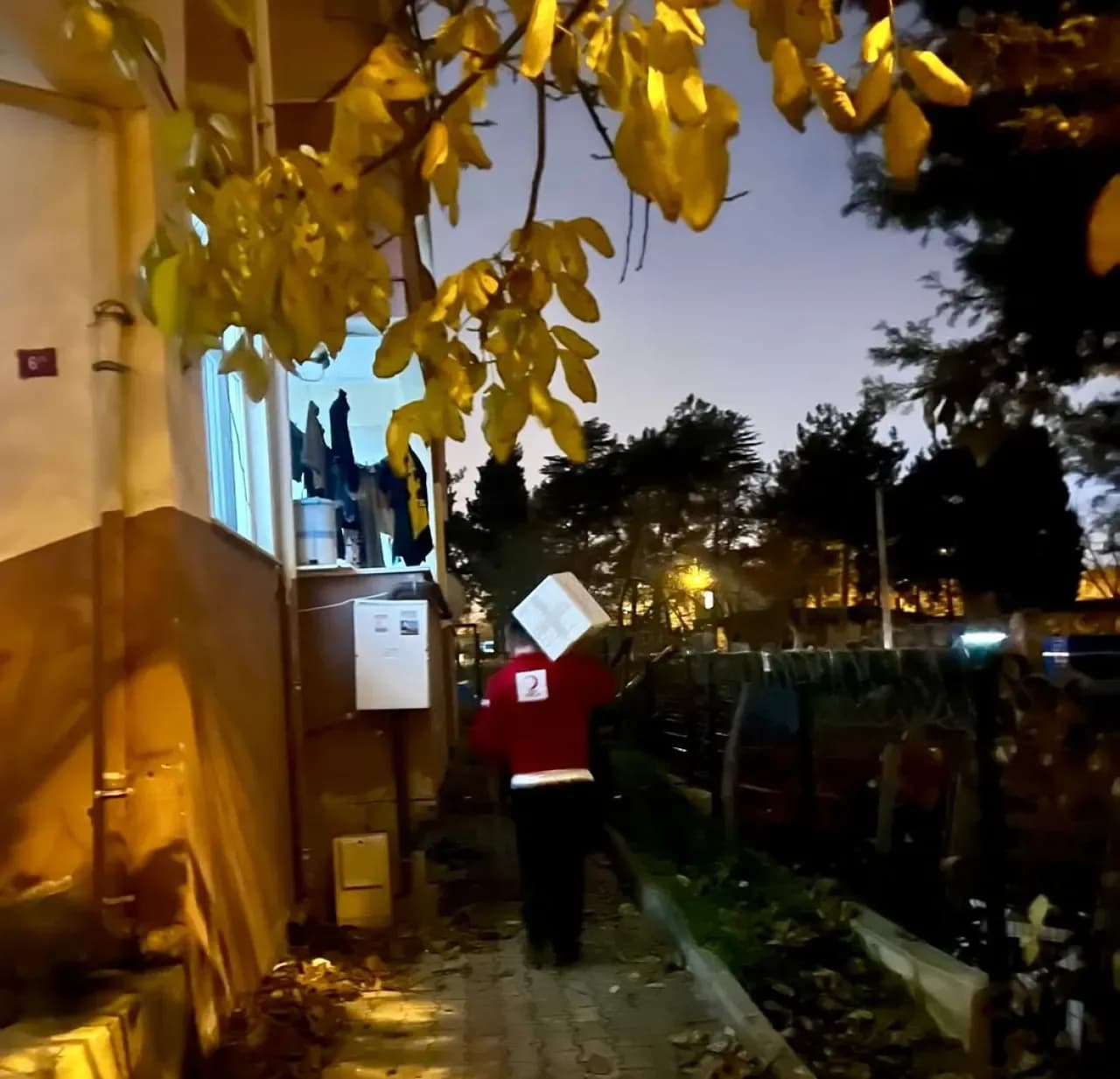 Türk Kızılay Silivri'de Gıda Kolileriyle Yüreklere Dokundu Türk Kızılay Silivri'de Gıda Kolileriyle Yüreklere Dokundu