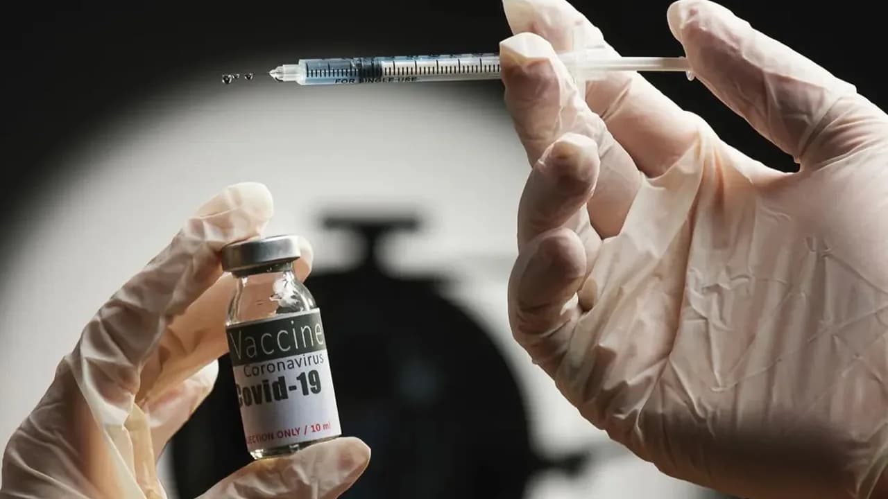 Yapay Zeka Tarafından Tasarlanan İlk Aşı İnsanlarda Test Ediliyor Yapay Zeka Tarafından Tasarlanan İlk Aşı İnsanlarda Test Ediliyor