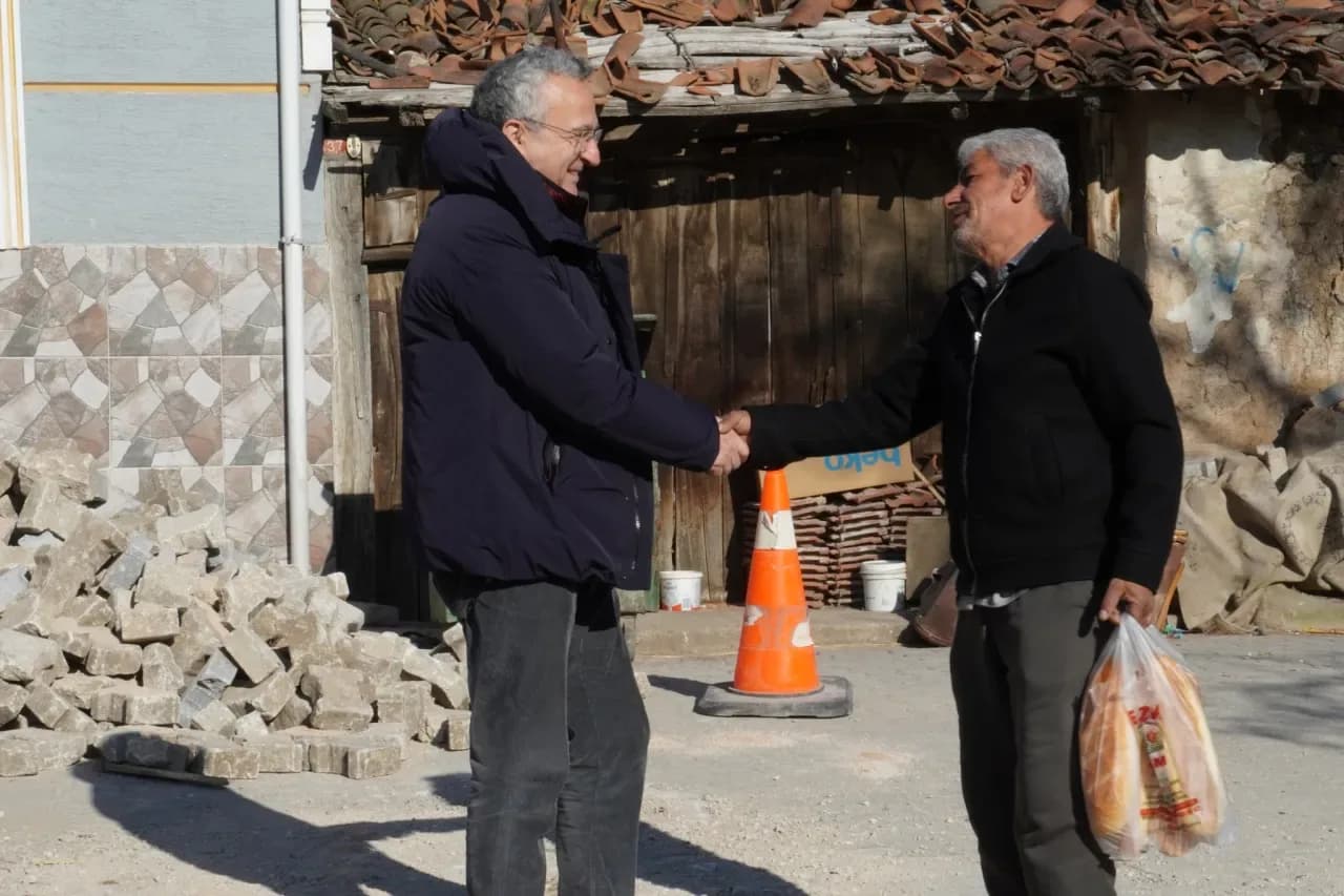 Susurluk Belediye Başkanı Sahada: Park ve Altyapı Çalışmaları Yerinde Denetlendi Susurluk Belediye Başkanı Sahada: Park ve Altyapı Çalışmaları Yerinde Denetlendi