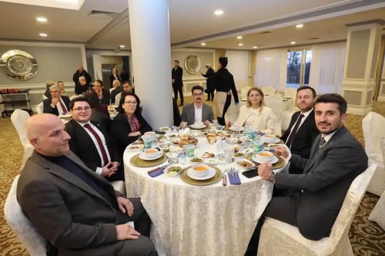 CHP'nin İstanbul Buluşması: Bakırköy Adayı Ovalıoğlu, İftar Sonrası Üçüncü Bölge Toplantısında CHP'nin İstanbul Buluşması: Bakırköy Adayı Ovalıoğlu, İftar Sonrası Üçüncü Bölge Toplantısında