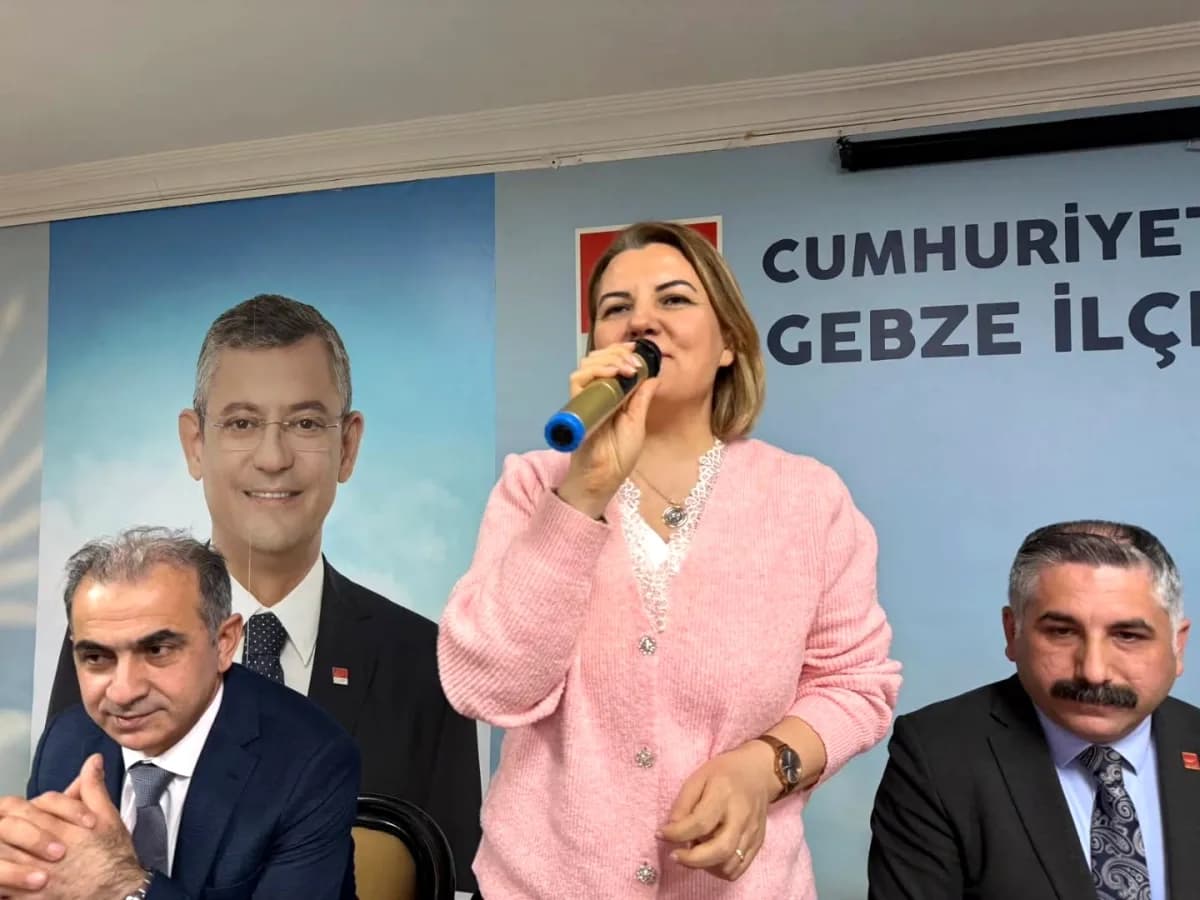Fatma Kaplan Hürriyet, CHP Gebze'de Bayramlaşmada: "13-0 Hedefinin Umudunu Taşıyoruz" Fatma Kaplan Hürriyet, CHP Gebze'de Bayramlaşmada: "13-0 Hedefinin Umudunu Taşıyoruz"