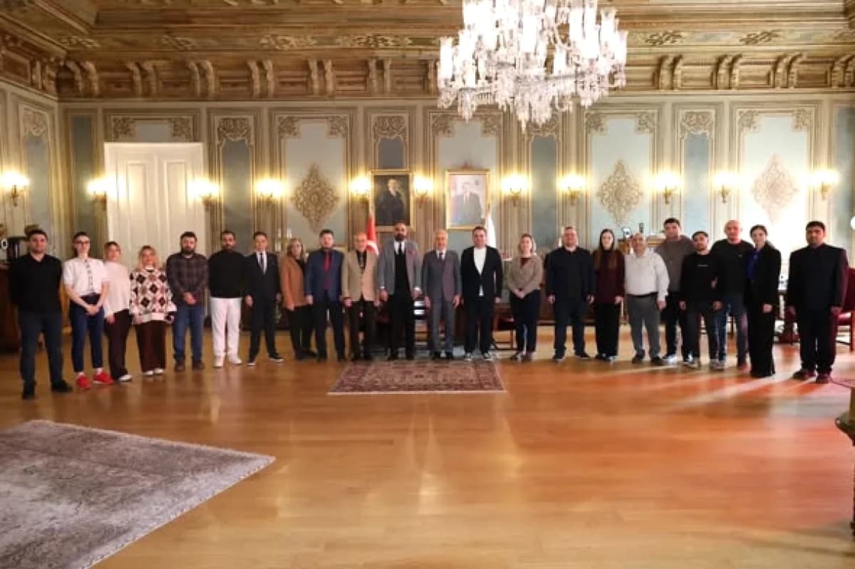 İstanbul Üniversitesi'nden Ramazan Bayramı Mesajı: "Birlik ve Bereket" Vurgusu İstanbul Üniversitesi'nden Ramazan Bayramı Mesajı: "Birlik ve Bereket" Vurgusu