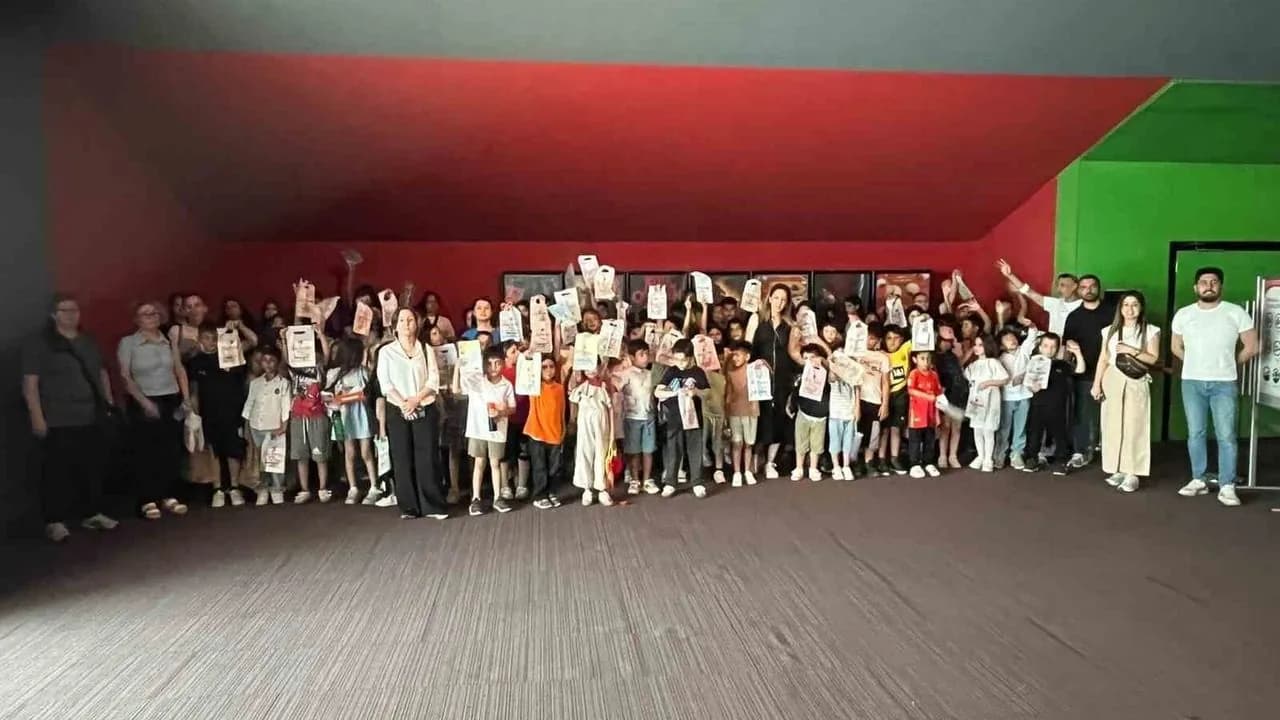 Denizli'de Çocuklar İçin Büyük Destek: Sinema, Yemek ve Kitap Hediyesi Denizli'de Çocuklar İçin Büyük Destek: Sinema, Yemek ve Kitap Hediyesi