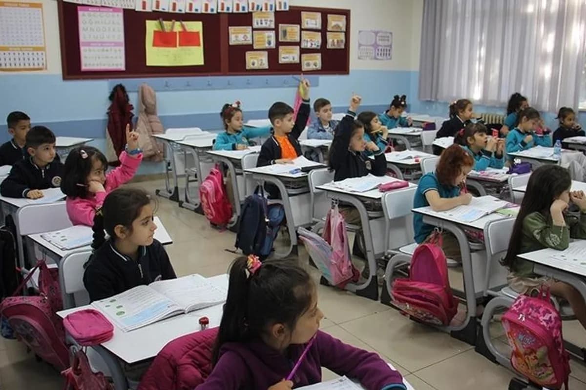 MEB Duyurdu: 12 Haziran'da Okullar Tatil mi? Tatilin Nedeni Belli Oldu MEB Duyurdu: 12 Haziran'da Okullar Tatil mi? Tatilin Nedeni Belli Oldu