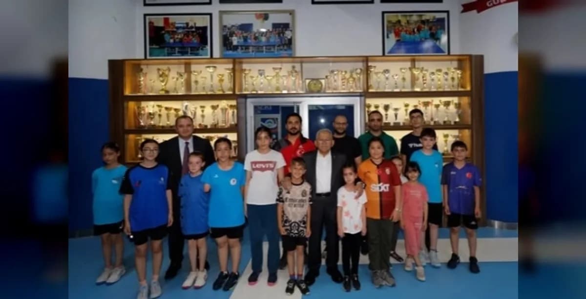 Başkan Büyükkılıç'ten Genç Sporculara Gelecek Vizyonu: Kayseri'de Spor Yatırımı Başkan Büyükkılıç'ten Genç Sporculara Gelecek Vizyonu: Kayseri'de Spor Yatırımı