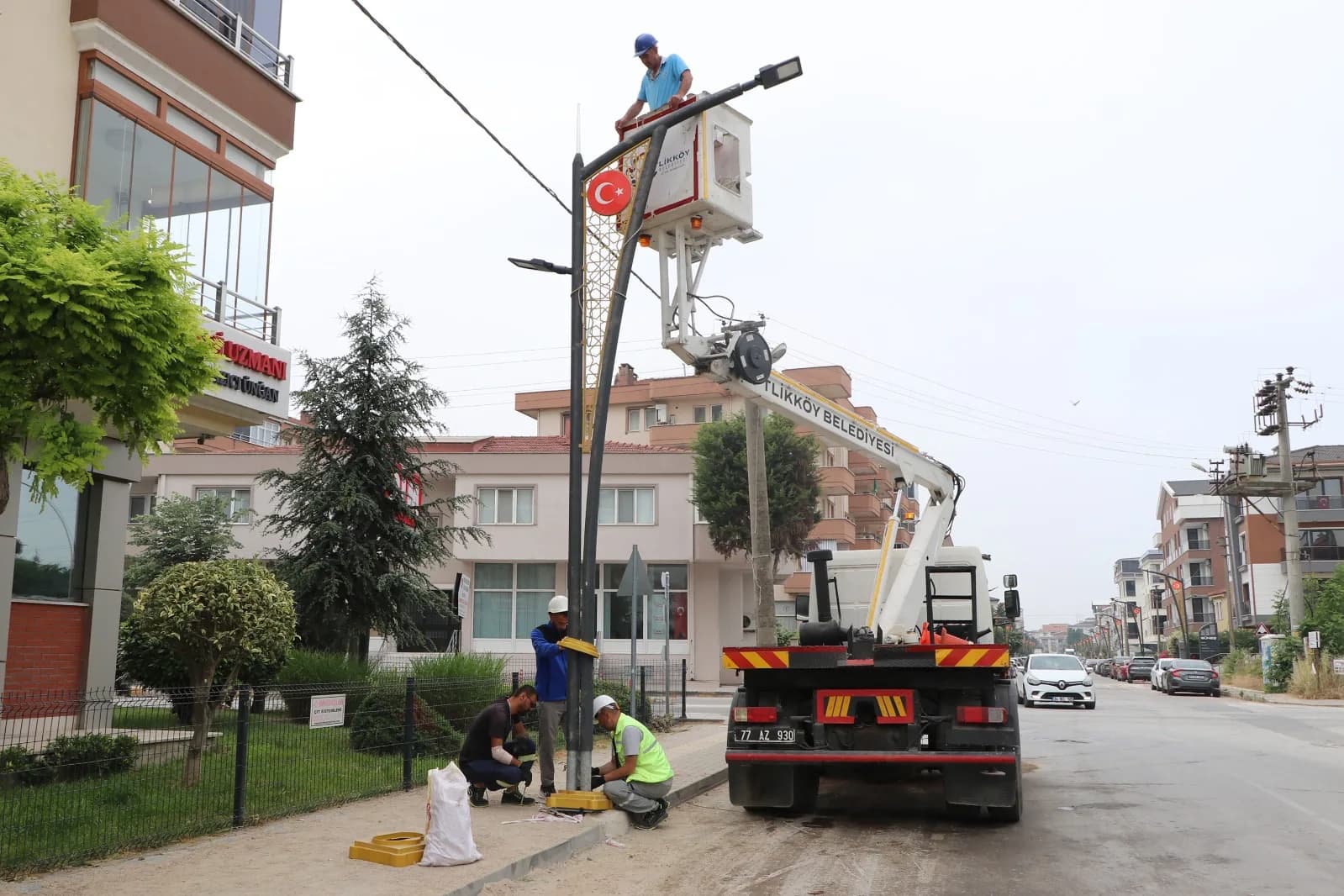 Çiftlikköy'de Enerji Tasarruflu Dönüşüm: Barbaros Bulvarı Işıl Işıl Oluyor Çiftlikköy'de Enerji Tasarruflu Dönüşüm: Barbaros Bulvarı Işıl Işıl Oluyor