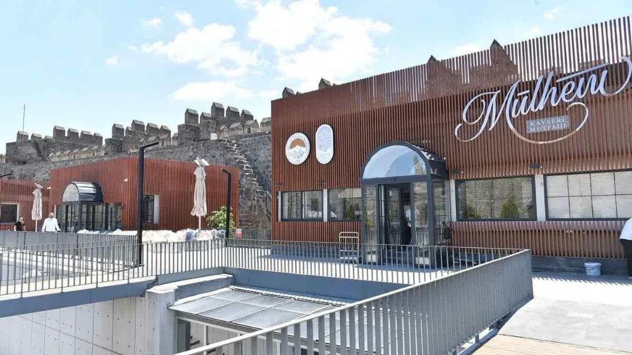 Kayseri Kalesi'nde Yeni Lezzet Durağı: Mülhem Kayseri Mutfağı Açılıyor Kayseri Kalesi'nde Yeni Lezzet Durağı: Mülhem Kayseri Mutfağı Açılıyor