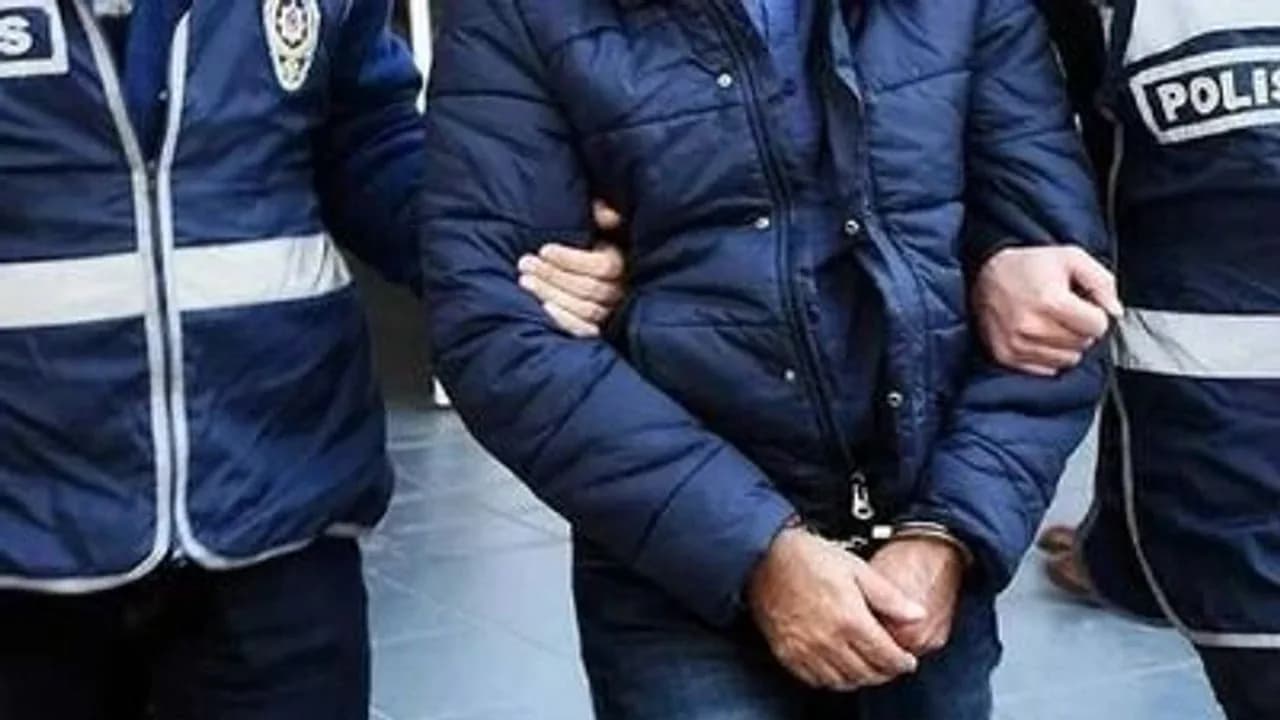 Alanya'da Gezi Teknesinde Kanlı Kavga: Uyarıya Bıçakla Karşılık Verdi Alanya'da Gezi Teknesinde Kanlı Kavga: Uyarıya Bıçakla Karşılık Verdi