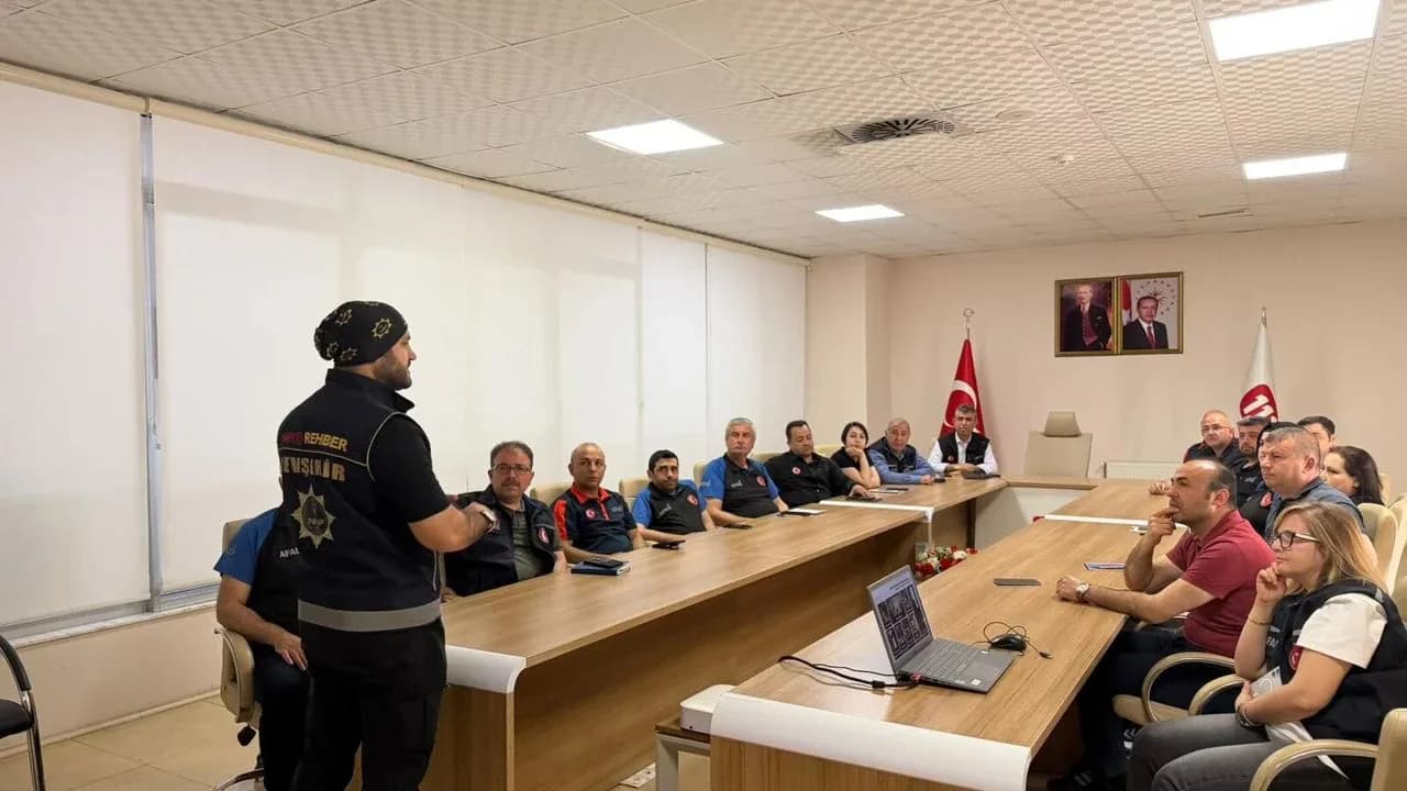Nevşehir'de Kurumlar Arası Güç Birliği: AFAD Personeline Narkotik Eğitimi Nevşehir'de Kurumlar Arası Güç Birliği: AFAD Personeline Narkotik Eğitimi