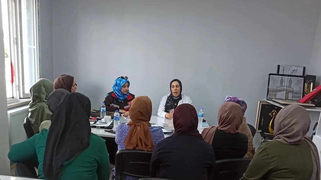 Kurtalan'da Aile ve Evlilik Hayatı Söyleşisi: Güçlü Aile Bağları Ele Alındı Kurtalan'da Aile ve Evlilik Hayatı Söyleşisi: Güçlü Aile Bağları Ele Alındı