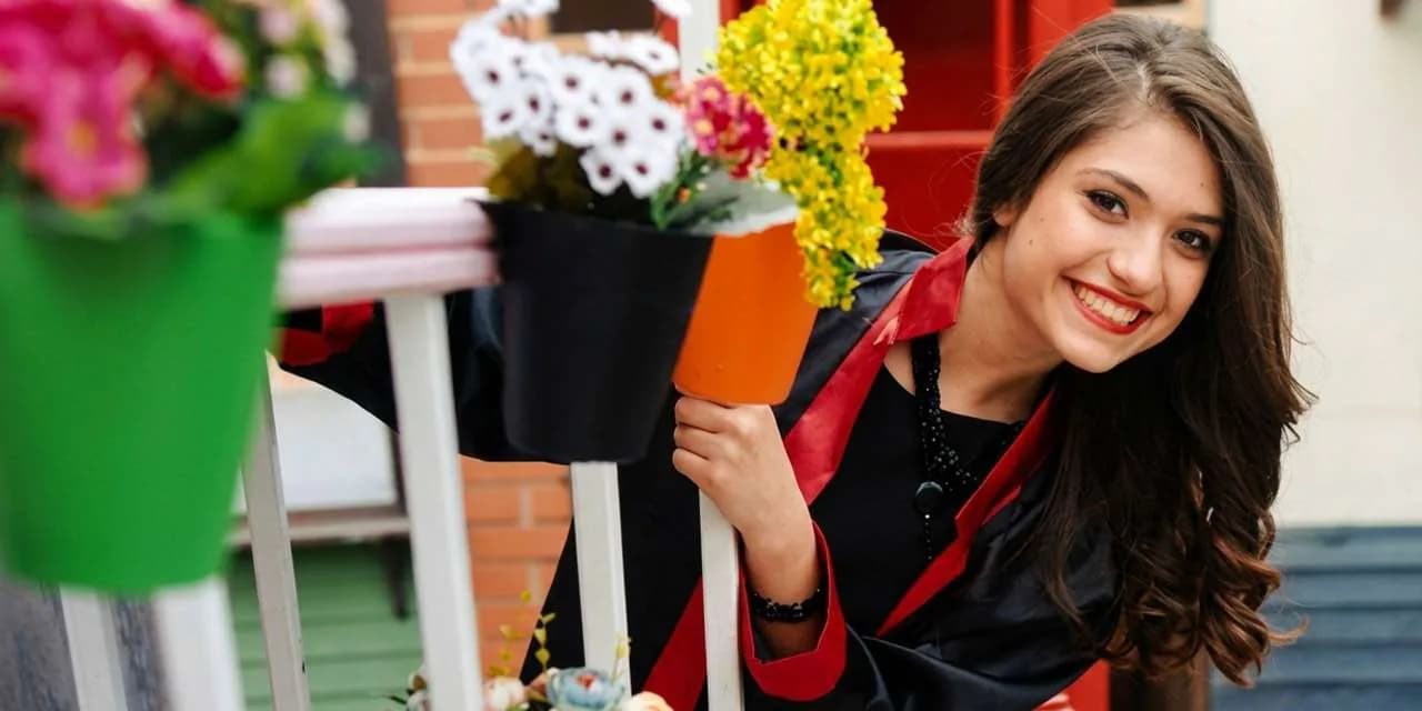Şehit Öğretmen Şenay Aybüke Yalçın Kimdir? 9 Haziran'da Unutulmayan İdealizm Şehit Öğretmen Şenay Aybüke Yalçın Kimdir? 9 Haziran'da Unutulmayan İdealizm