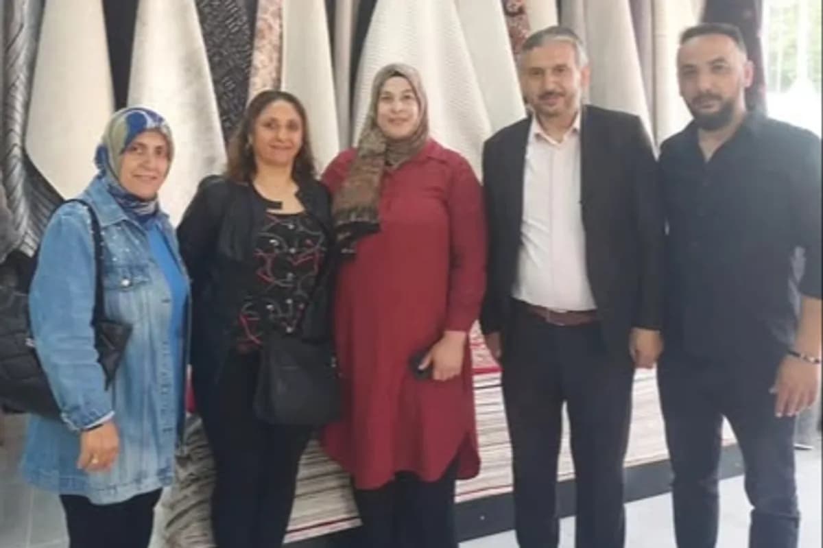 AK Parti Çiftlikköy Kadın Kolları'ndan Yerel Esnafa Tam Destek AK Parti Çiftlikköy Kadın Kolları'ndan Yerel Esnafa Tam Destek