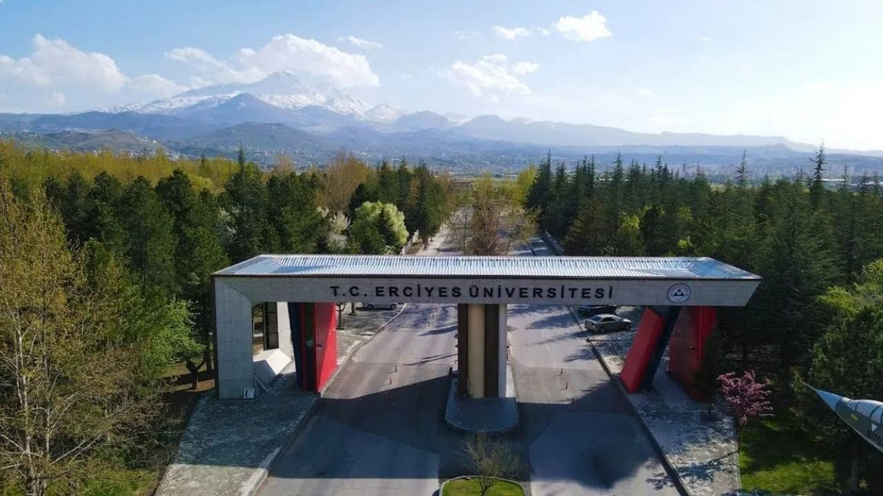 Erciyes Üniversitesi Kütüphanesi Açıldı: Sınav Döneminde Öğrencilere Özel Destek Erciyes Üniversitesi Kütüphanesi Açıldı: Sınav Döneminde Öğrencilere Özel Destek