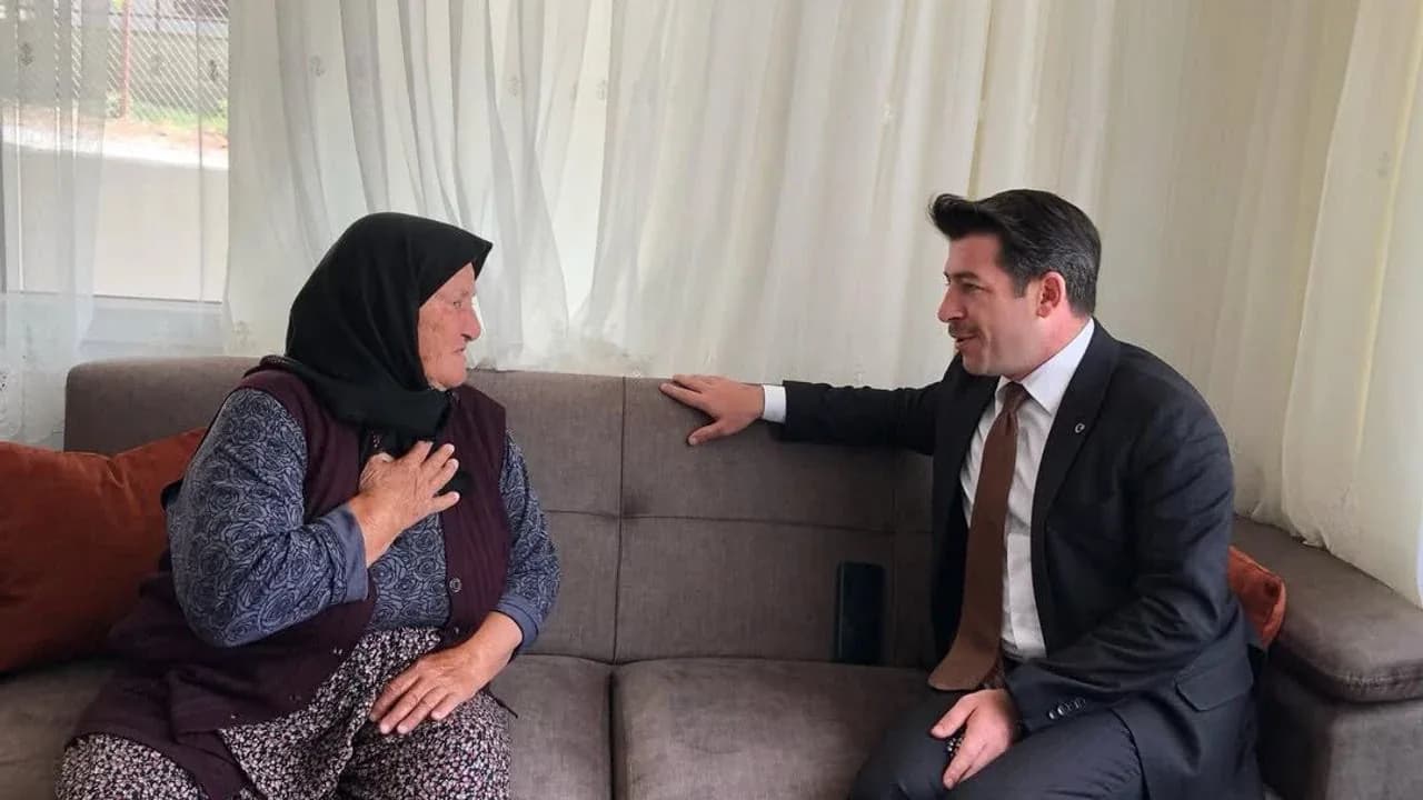Aksu Kaymakamı Salih Zafer Aydın'dan Duygulandıran Veda Ziyaretleri Aksu Kaymakamı Salih Zafer Aydın'dan Duygulandıran Veda Ziyaretleri