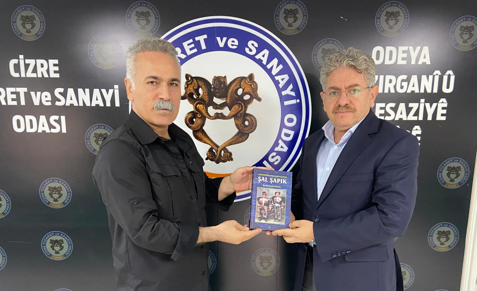 Cizre'nin Asırlık Mirası 'Şal-Şapik' Kitapta Hayat Buldu Cizre'nin Asırlık Mirası 'Şal-Şapik' Kitapta Hayat Buldu