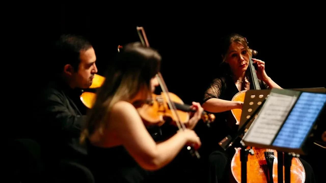 Karşıyaka'da Sanat Şöleni: Klasik Müzik ve Tangonun Büyülü Sentezi Karşıyaka'da Sanat Şöleni: Klasik Müzik ve Tangonun Büyülü Sentezi