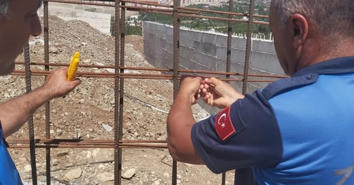 Kırıkhan'da Kaçak Yapılaşmaya Sert Müdahale: Bir İnşaat Daha Mühürlendi Kırıkhan'da Kaçak Yapılaşmaya Sert Müdahale: Bir İnşaat Daha Mühürlendi