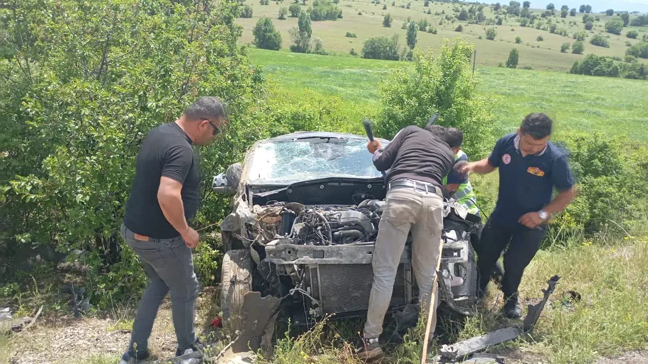 Kelkit-Şiran Yolunda Trafik Kazası: 1 Ölü, 2 Yaralı Kelkit-Şiran Yolunda Trafik Kazası: 1 Ölü, 2 Yaralı