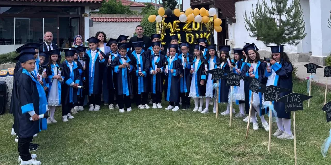 Keskin Bilge Kaan İlkokulu'nda Mezuniyet Heyecanı: Minik Kalpler Yeni Yolculuğa Hazır Keskin Bilge Kaan İlkokulu'nda Mezuniyet Heyecanı: Minik Kalpler Yeni Yolculuğa Hazır