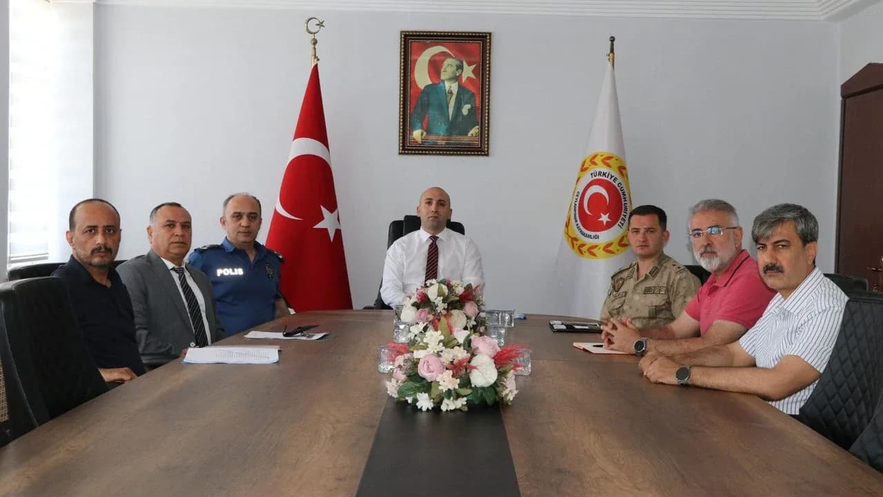 Ceylanpınar'da LGS Öncesi Kritik Önlemler: Sınav Güvenliği Masaya Yatırıldı Ceylanpınar'da LGS Öncesi Kritik Önlemler: Sınav Güvenliği Masaya Yatırıldı