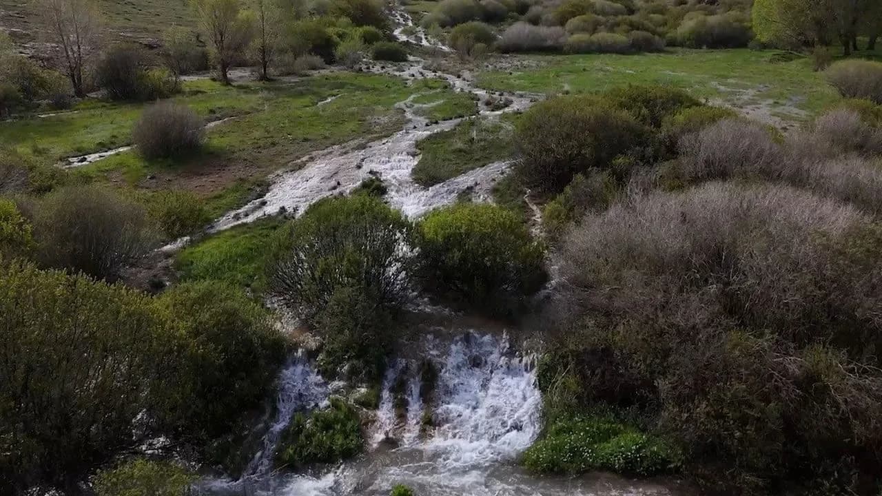 Şırnak'ta Bir Ay Akıp Giden Gizemli Su: Ağ Nene Efsanesi ve Şifalı Travertenler Şırnak'ta Bir Ay Akıp Giden Gizemli Su: Ağ Nene Efsanesi ve Şifalı Travertenler