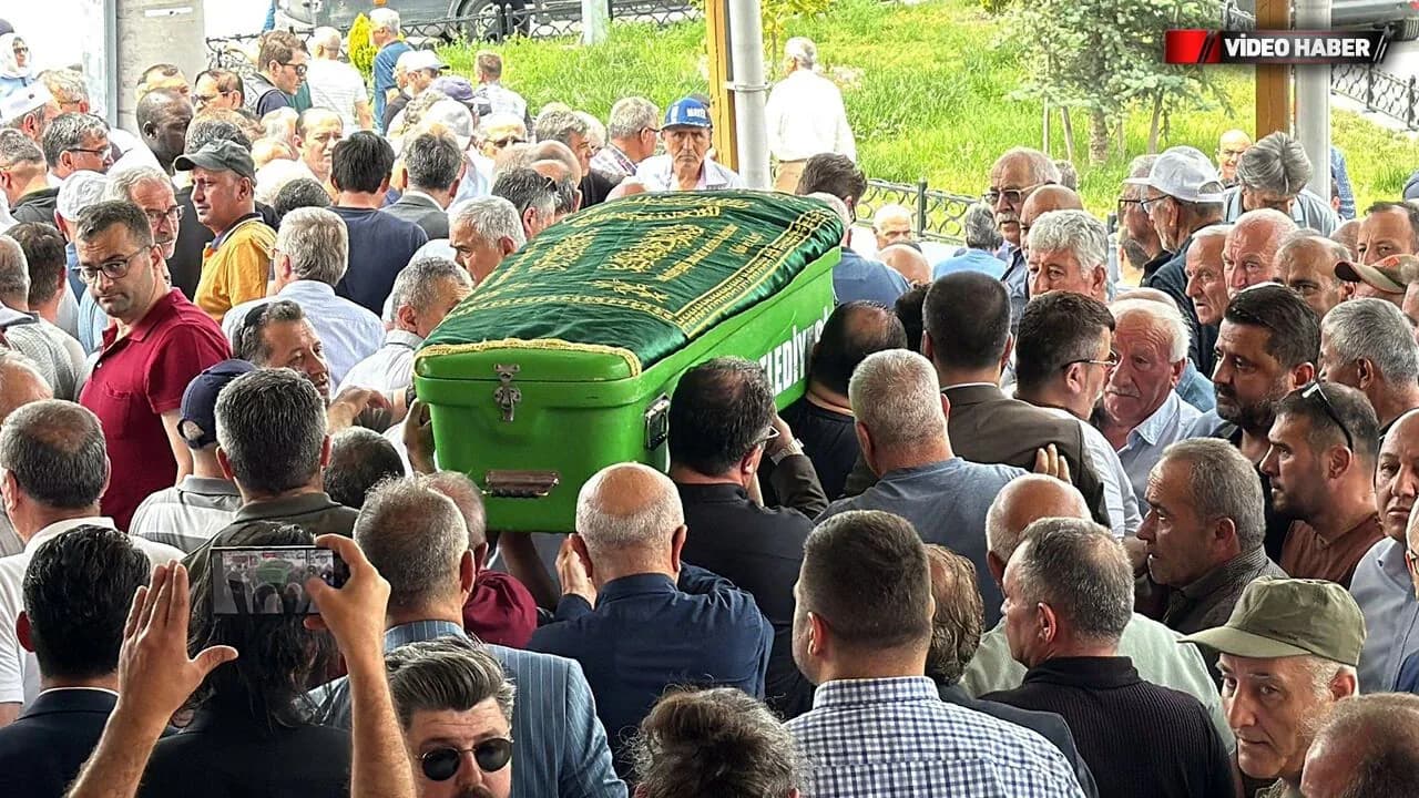 CHP'li Mustafa Erten'e Karabük'te Veda: Acı Olayın Detayları Belli Oldu CHP'li Mustafa Erten'e Karabük'te Veda: Acı Olayın Detayları Belli Oldu