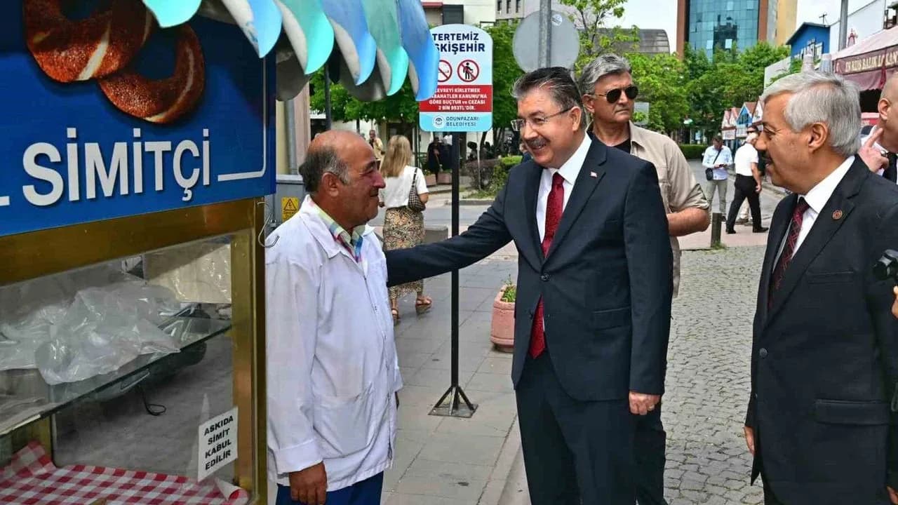 Eskişehir Valisi Dr. Erdinç Yılmaz'dan Banka Caddesi'ne Samimi Ziyaret Eskişehir Valisi Dr. Erdinç Yılmaz'dan Banka Caddesi'ne Samimi Ziyaret